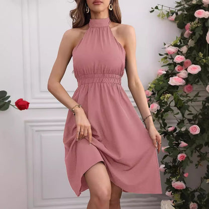 Robe halter ajustée unie pour femmes.